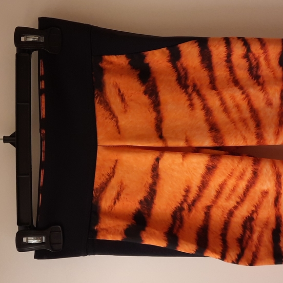 Blackmilk Tiger Stripe Crop Leggings - Picture 6 of 14